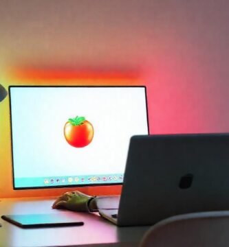 Un escritorio minimalista impulsa la productividad enfocada