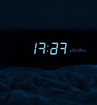 Un dormitorio oscuro analiza ciclos de sueño