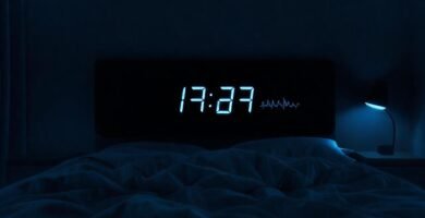 Un dormitorio oscuro analiza ciclos de sueño