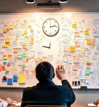 El equipo creativo generó ideas intensamente