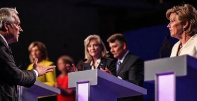 Debate intenso y expresivo en escenario formal