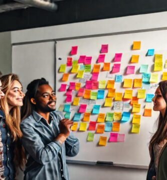 Un grupo diverso genera ideas creativas