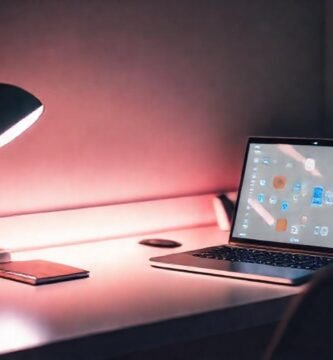 Un escritorio minimalista promueve la productividad tranquila