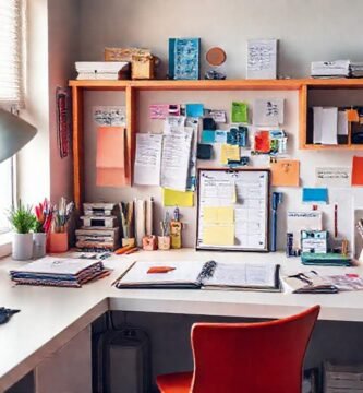 Un escritorio moderno fomenta la creatividad ordenada