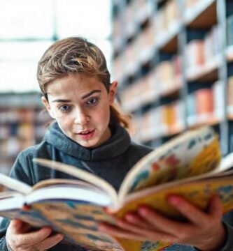 Libros coloridos evocan una lectura dinámica